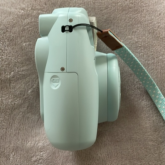 Fujifilm Instax Mini 9 Instant Camera, Ice Blue - Picture 4 of 6